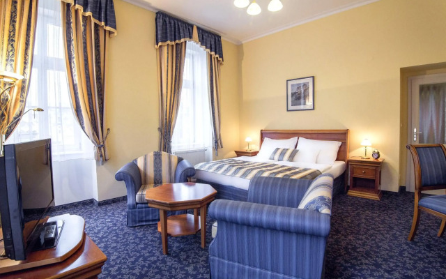Ontario Hotel Garni