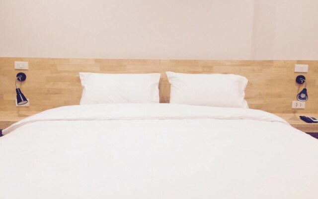 Easy Hotel
