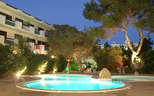 Apartamentos Cala LLonga Playa Ibiza