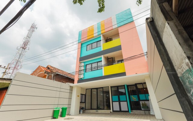 Sans Hotel Clover Ace Surabaya by RedDoorz