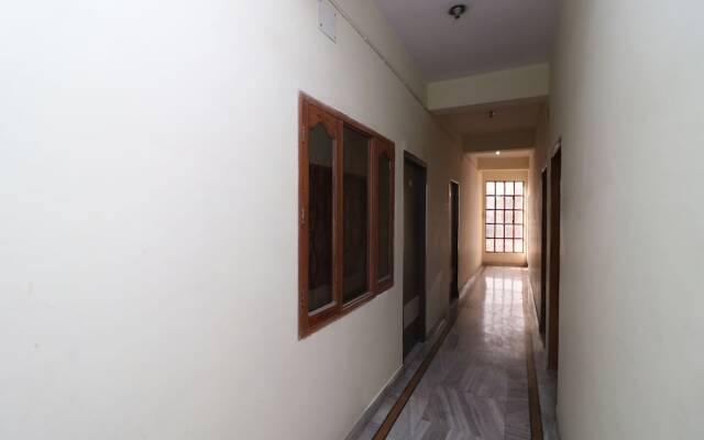 OYO 14898 Hotel Dwarika