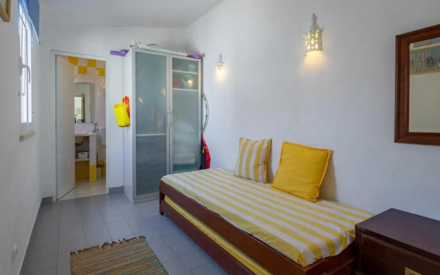 Sea 3BDR House W/ Patio by Lovelystay