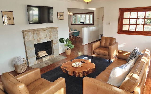 The Belmont Beach Bungalow Pool & Hot Tub!
