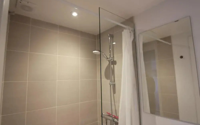 Great 2-bed w Balcony in Charlottenlund
