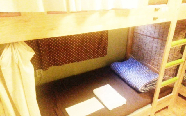 Crossroad Backpackers