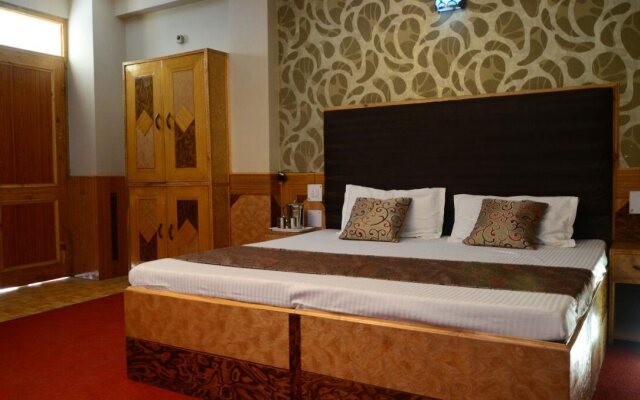 Hotel Omray's