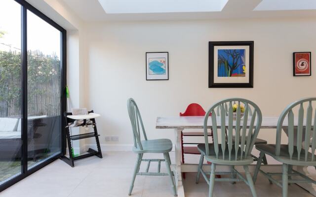 4 Bedroom Family House Near Shepherd's Bush