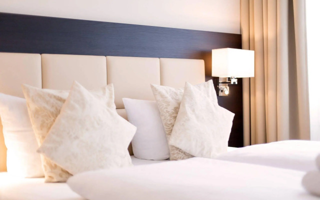 Zi Hotel & Lounge