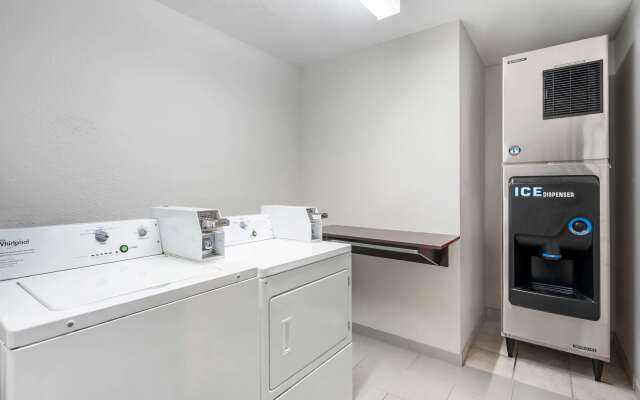 Microtel Inn & Suites by Wyndham Brooksville