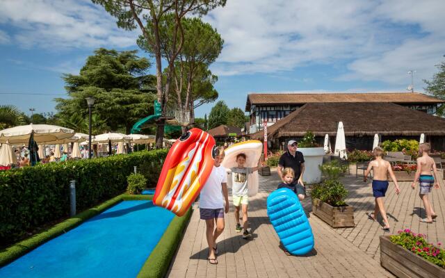 hu Altomincio village