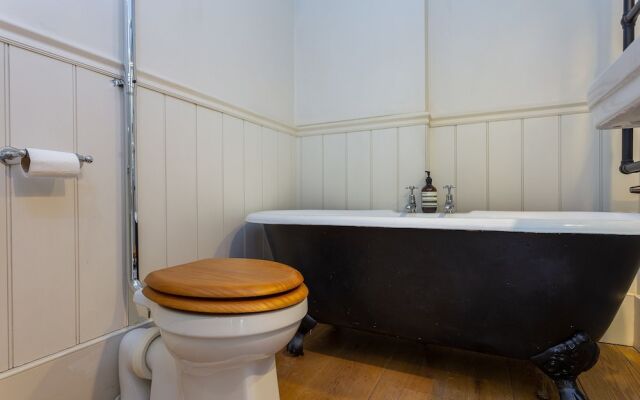 Two Bedroom House in Islington