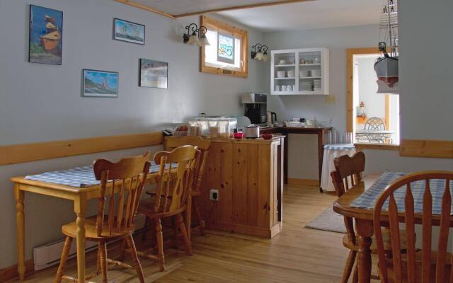 MacKenzie's Motel & Cottages