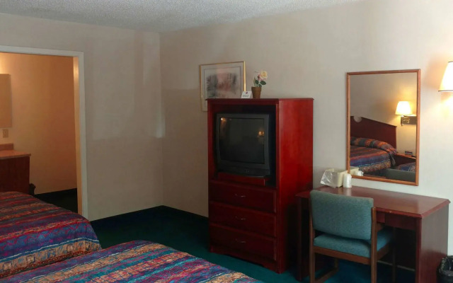 Keystone Boardwalk Inn and Suites