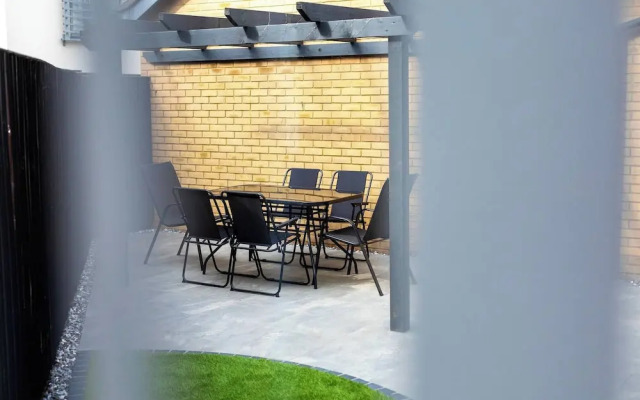 Hampton 3-bedroom Luxury Escape With Parking
