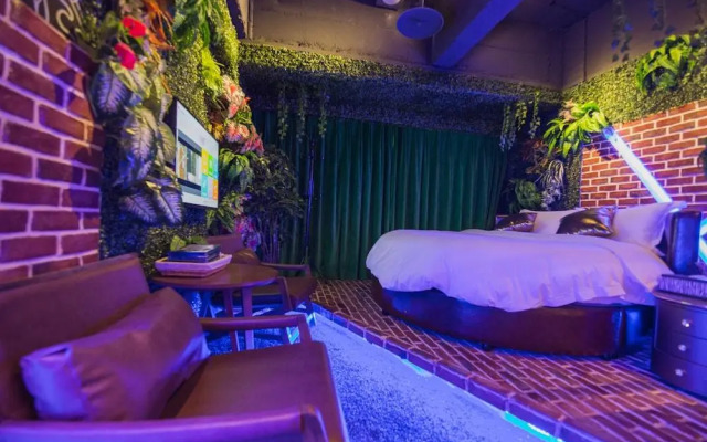 Love Of Swan Theme Hotel