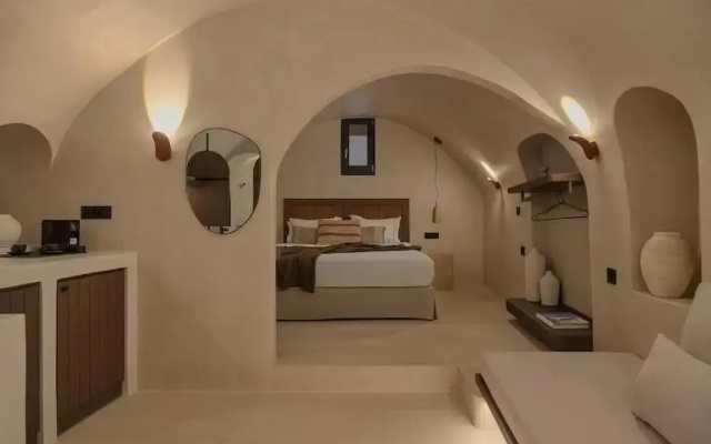 Akri Santorini with heated Jacuzzi