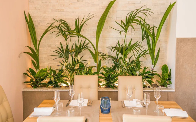 Golden Hotel & Apartments