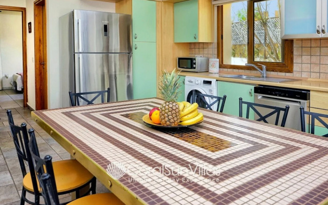 Exceptional Large Villa, Free Heated Pool 1 NOV - 15 Jan, Privacy,prime Location