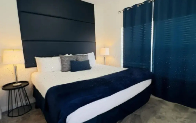 Charming two themed bedrooms townhome near Disney