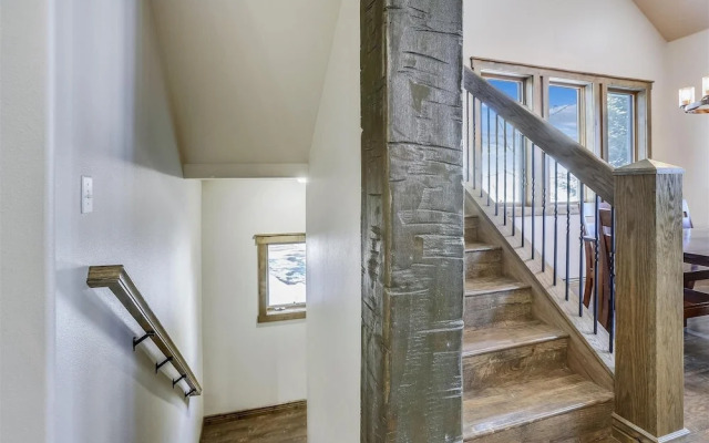 Highwood Hideaway 4 Bedroom Townhouse by RedAwning