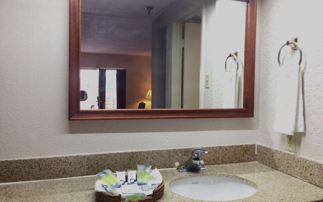 Rodeway Inn On The Parkway