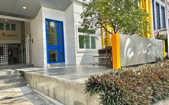 Lee's Mark Residence