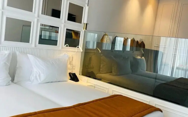 Petit Palace Suites Hotel