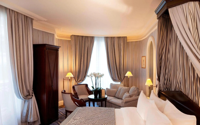 Le Dokhan’s Paris Arc de Triomphe, a Tribute Portfolio Hotel