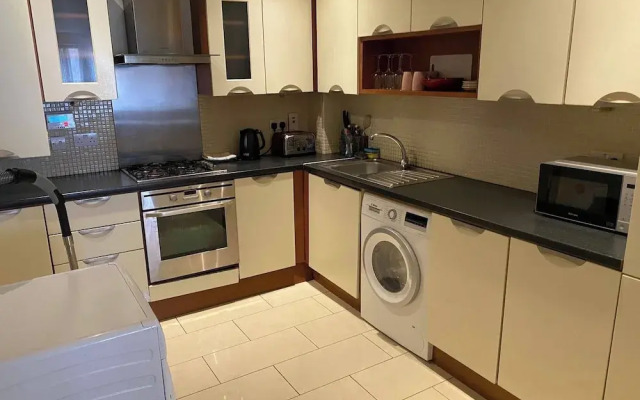 Modern Apt 3 Bedrooms Near Dundrum