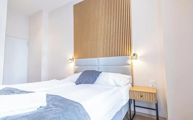 4BR Apt. for Groups 6-Min to Stadthalle