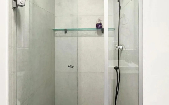 Studio novíssimo, completo e muito bem localizado