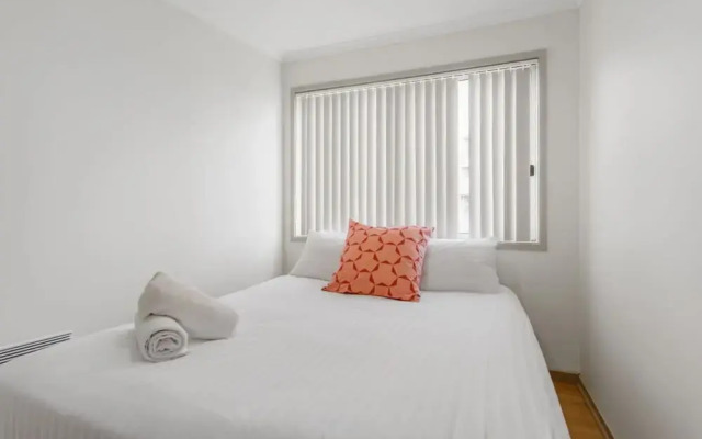 2-bed Unit With Balcony, BBQ & Stunning Lake Views