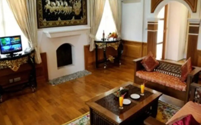 Royal Reward Resort
