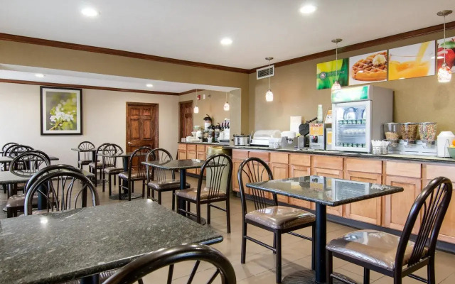 Quality Inn Merriam - Kansas City