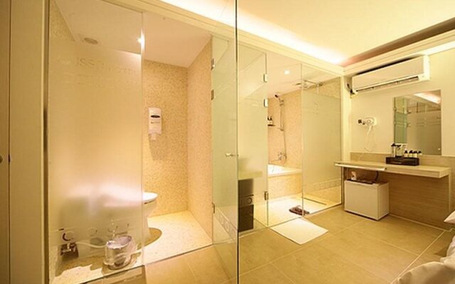 Lusso Hotel