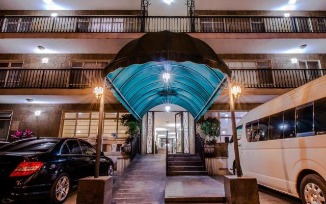 Del Marqués Hotel and Suites