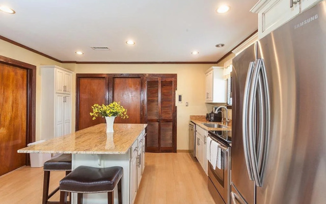 Seashell 3 Br Home by RedAwning