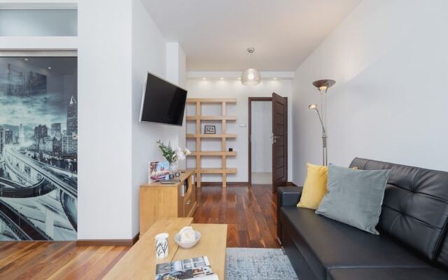 Kraków Błonia Apartment by Renters