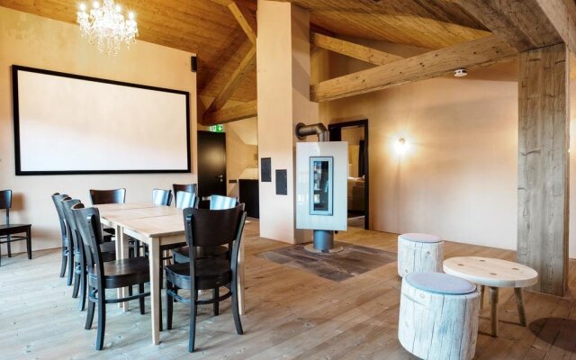 Alpen Select Lodge for 16-24 People