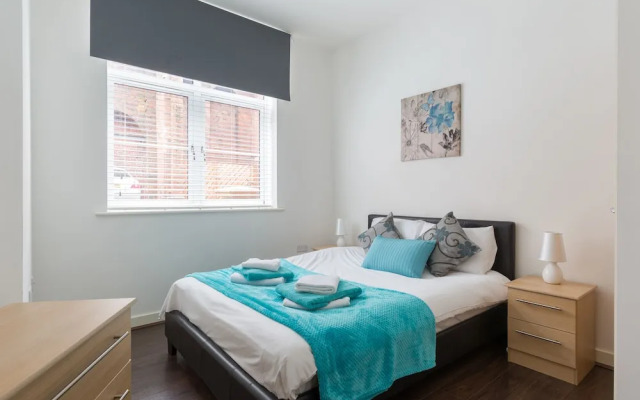 Beautiful 2-bed Apartment Sleeps 5 in Birmingham