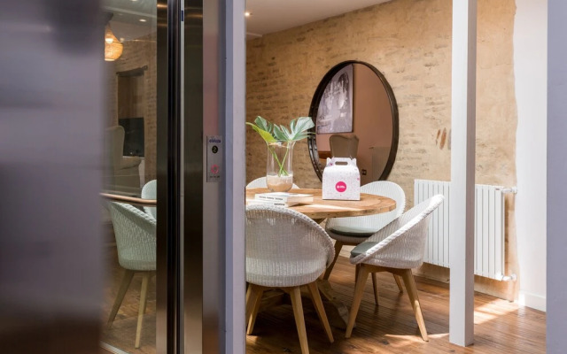 Puerta Catedral Art Gallery