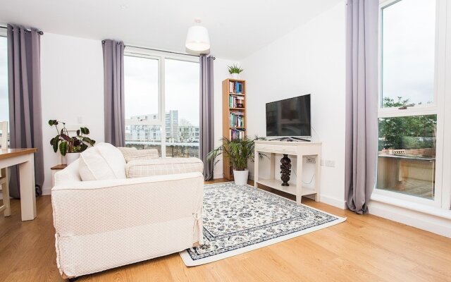 1 Bedroom Flat With Roof Terrace in Central London
