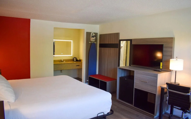 Ramada by Wyndham Cleveland Airport West