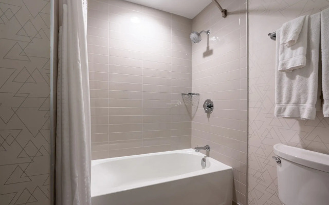 Holiday Inn Express & Suites Vaughan-Southwest by IHG