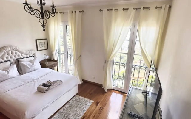 Quinta Martin Modern Retreat