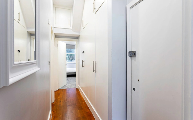 Refurbished St.johns Hill Apartment