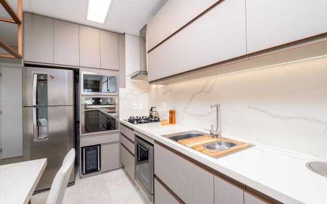 Apto próximo a praia em Jurerê ELU204