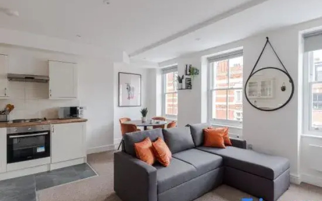 The Foley Residence III - Fitzrovia - by Frankie