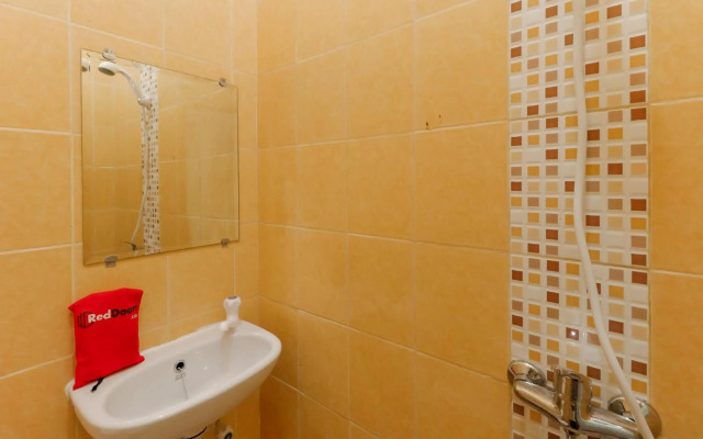 RedDoorz Plus near Ciputra World Kuningan 2