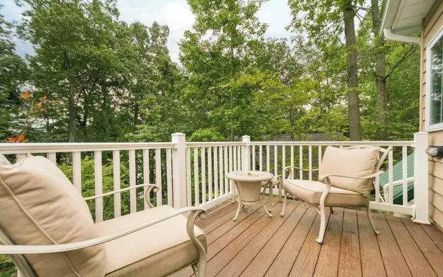 A Lakefront Paradise by Taylor Made Deep Creek